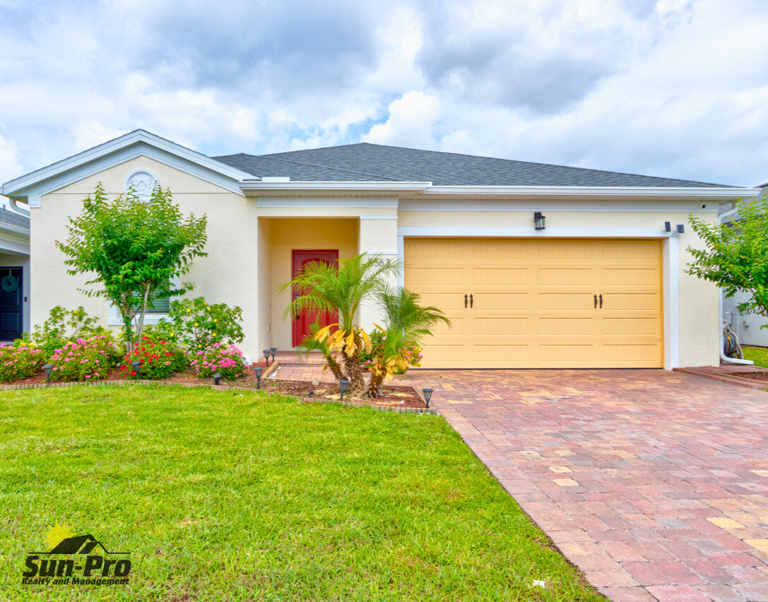 5563 Estero Loop